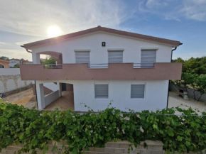 Ferienwohnung Ema erste Etage mit offener Terrasse